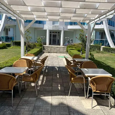 студио равда, първа линия- гледка море Apartamento *