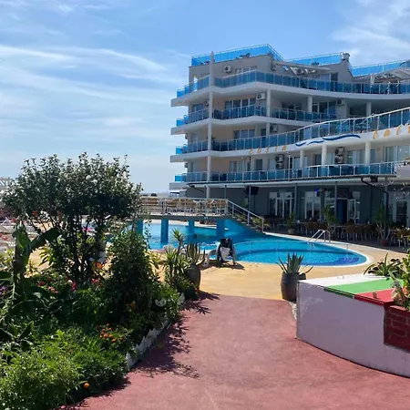 студио равда, първа линия- гледка море Apartment *